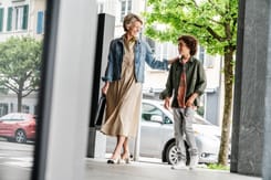 Mutter und sohn in der stadt – GLKB