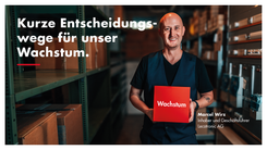 Geschäftsführer Marcel Wirz im Lecotronic Lager mit roter Box zum Thema Wachstum.