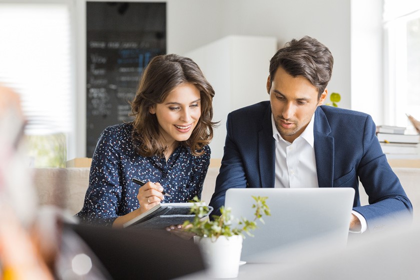 Geschäftspartner machen eine Sitzung im Café