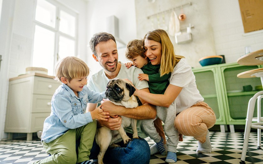 Glückliche Familie in der Küche