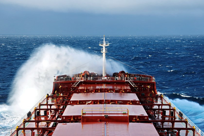 Frachtschiff auf dem Meer