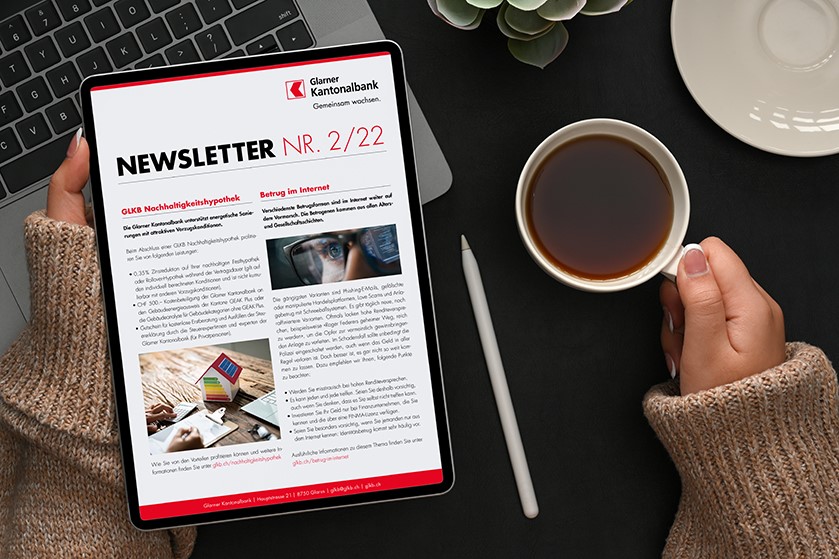 GLKB Newsletter auf iPad mit Tasse Tee