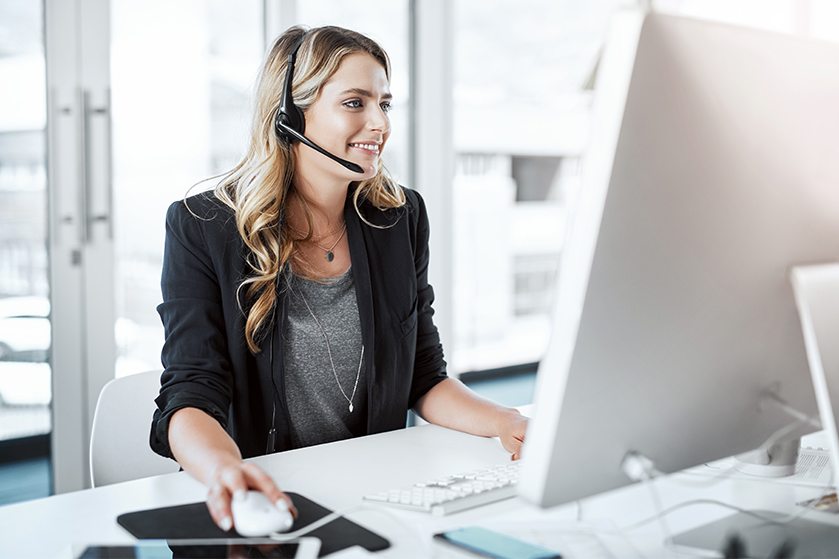 Frau mit Headset