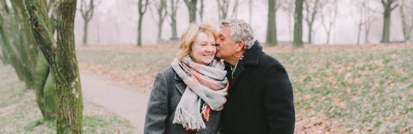 Ehepaar kurz vor Pensionierung draussen