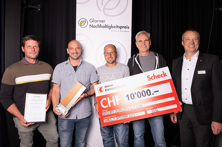 Preisuebergabe Gewinner Glarner Nachhaltigkeitspreis GLKB 2023